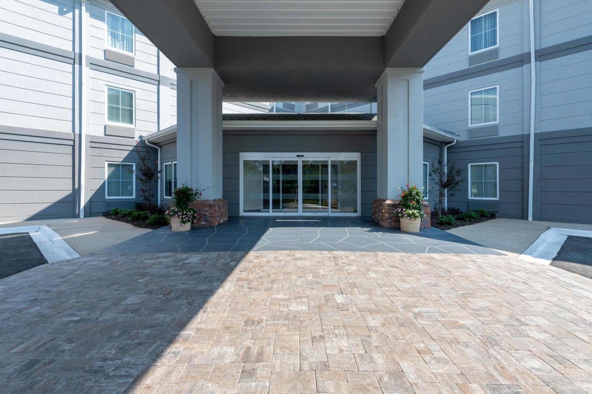 Tryp By Wyndham Tallahassee North I-10 Capital Circle Exterior photo